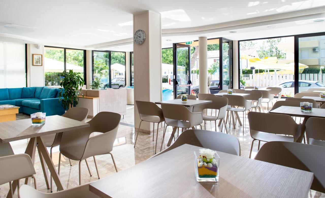Hotel Caravel B&B Misano Adriatico Ngoại thất bức ảnh