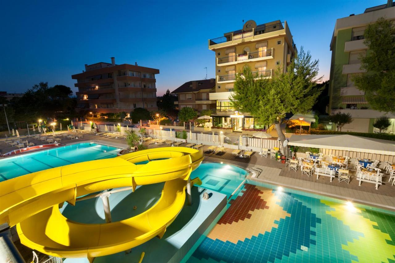 Hotel Caravel B&B Misano Adriatico Ngoại thất bức ảnh