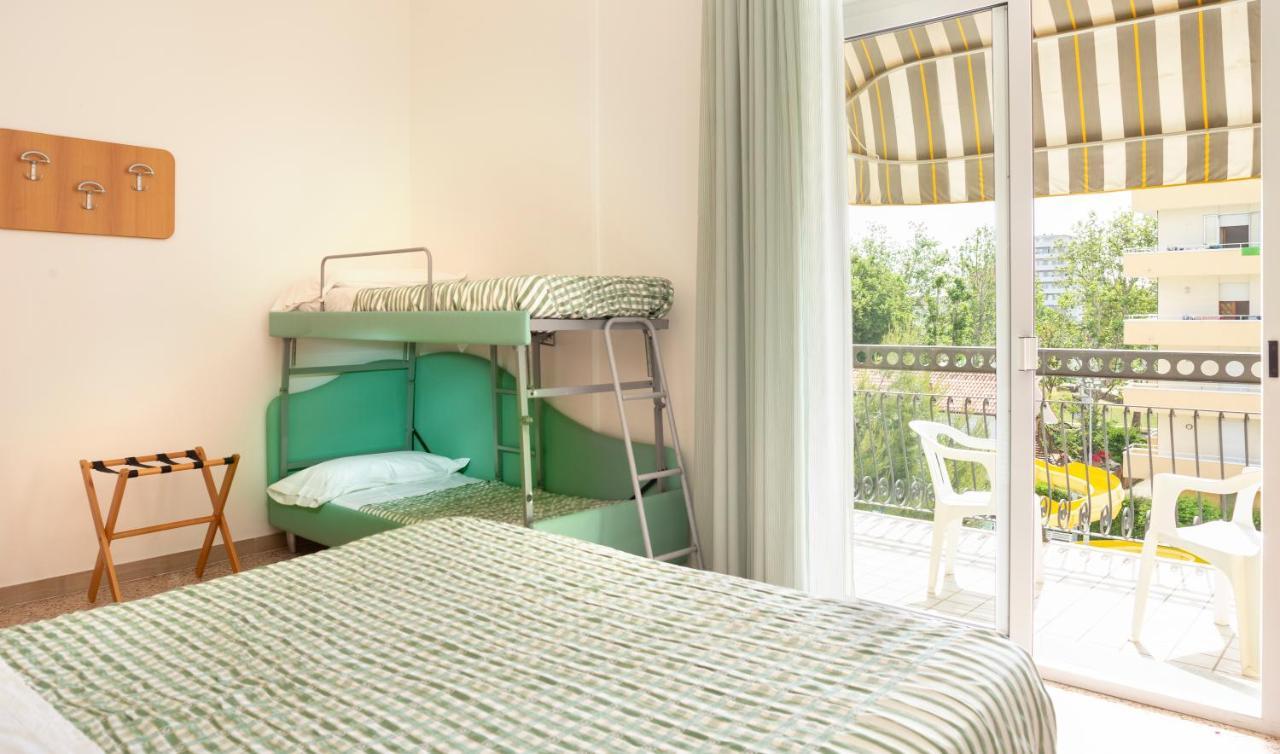 Hotel Caravel B&B Misano Adriatico Ngoại thất bức ảnh
