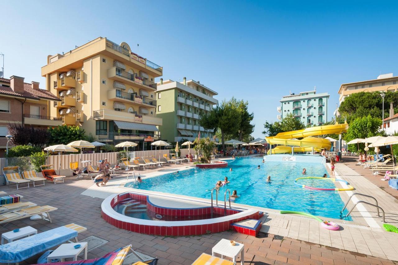 Hotel Caravel B&B Misano Adriatico Ngoại thất bức ảnh