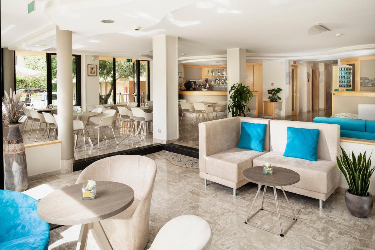 Hotel Caravel B&B Misano Adriatico Ngoại thất bức ảnh