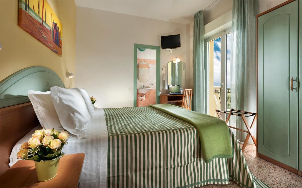 Hotel Caravel B&B Misano Adriatico Ngoại thất bức ảnh