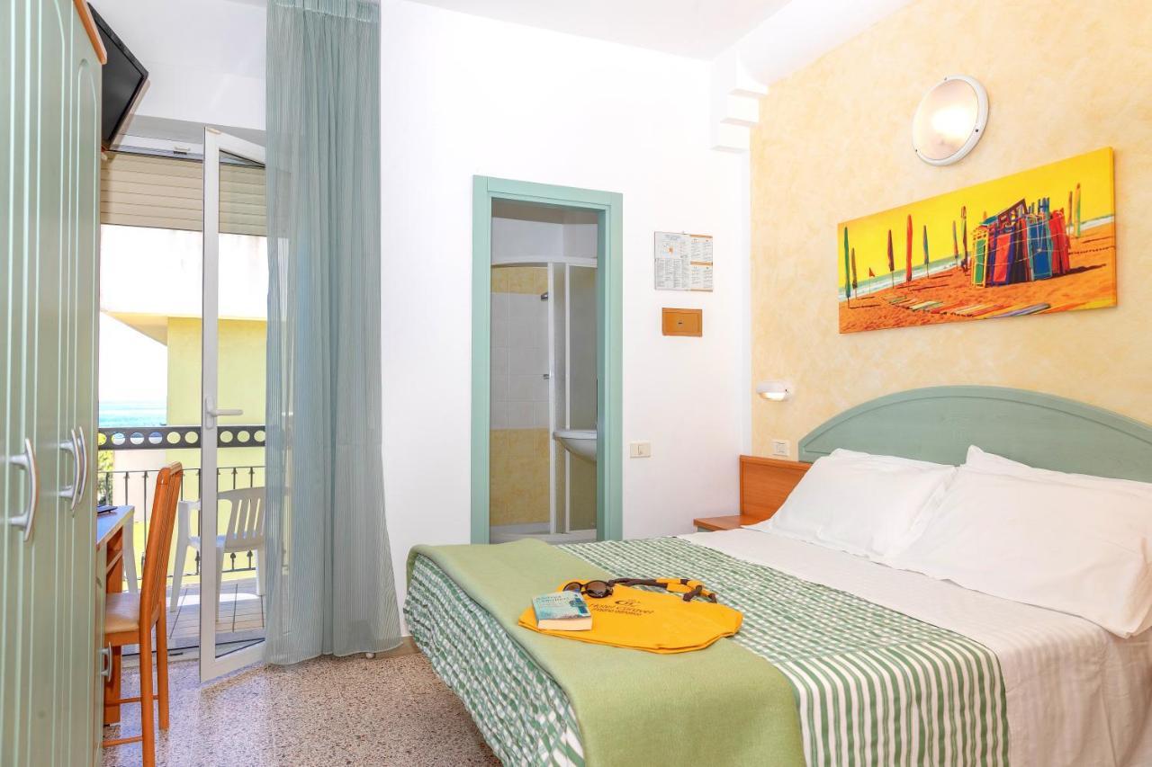 Hotel Caravel B&B Misano Adriatico Ngoại thất bức ảnh