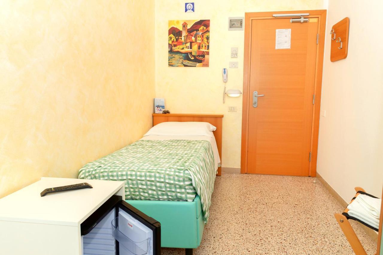 Hotel Caravel B&B Misano Adriatico Ngoại thất bức ảnh