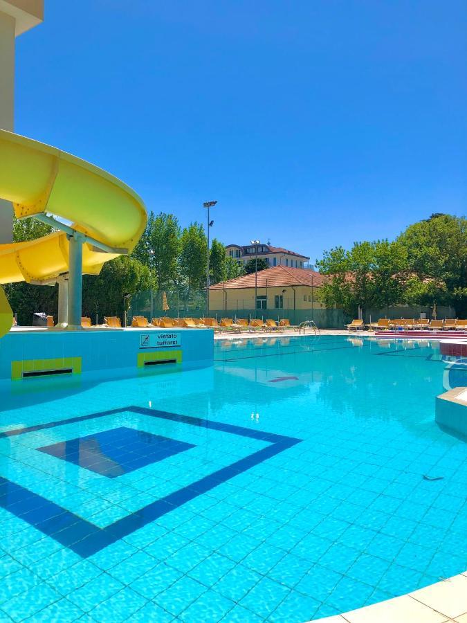 Hotel Caravel B&B Misano Adriatico Ngoại thất bức ảnh