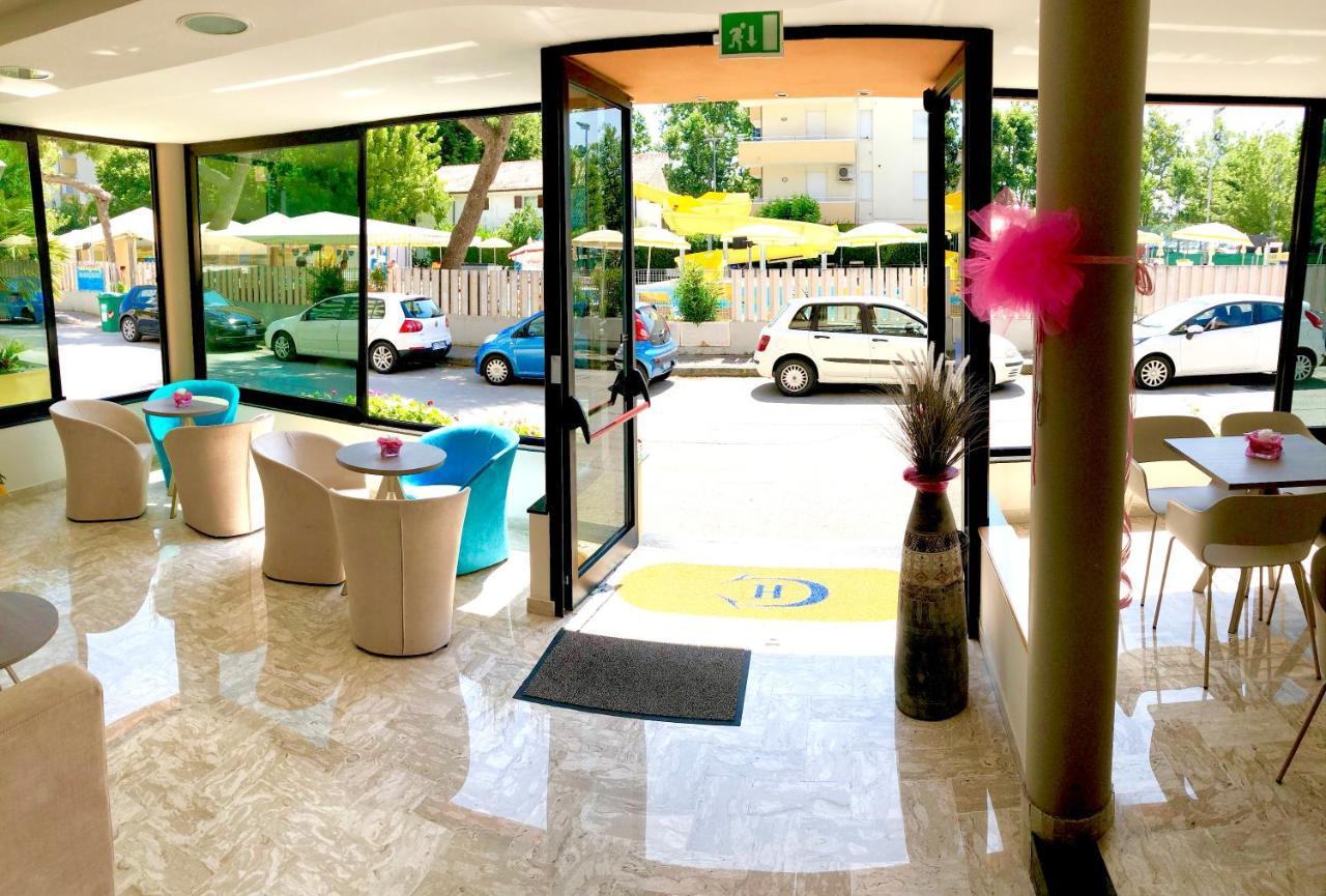 Hotel Caravel B&B Misano Adriatico Ngoại thất bức ảnh