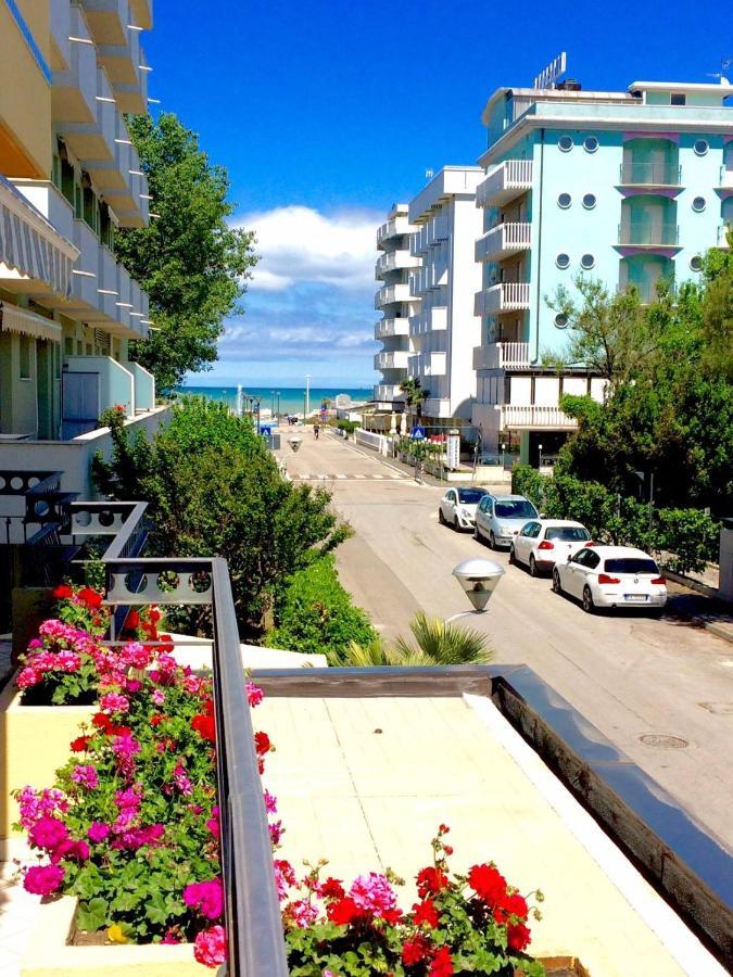 Hotel Caravel B&B Misano Adriatico Ngoại thất bức ảnh